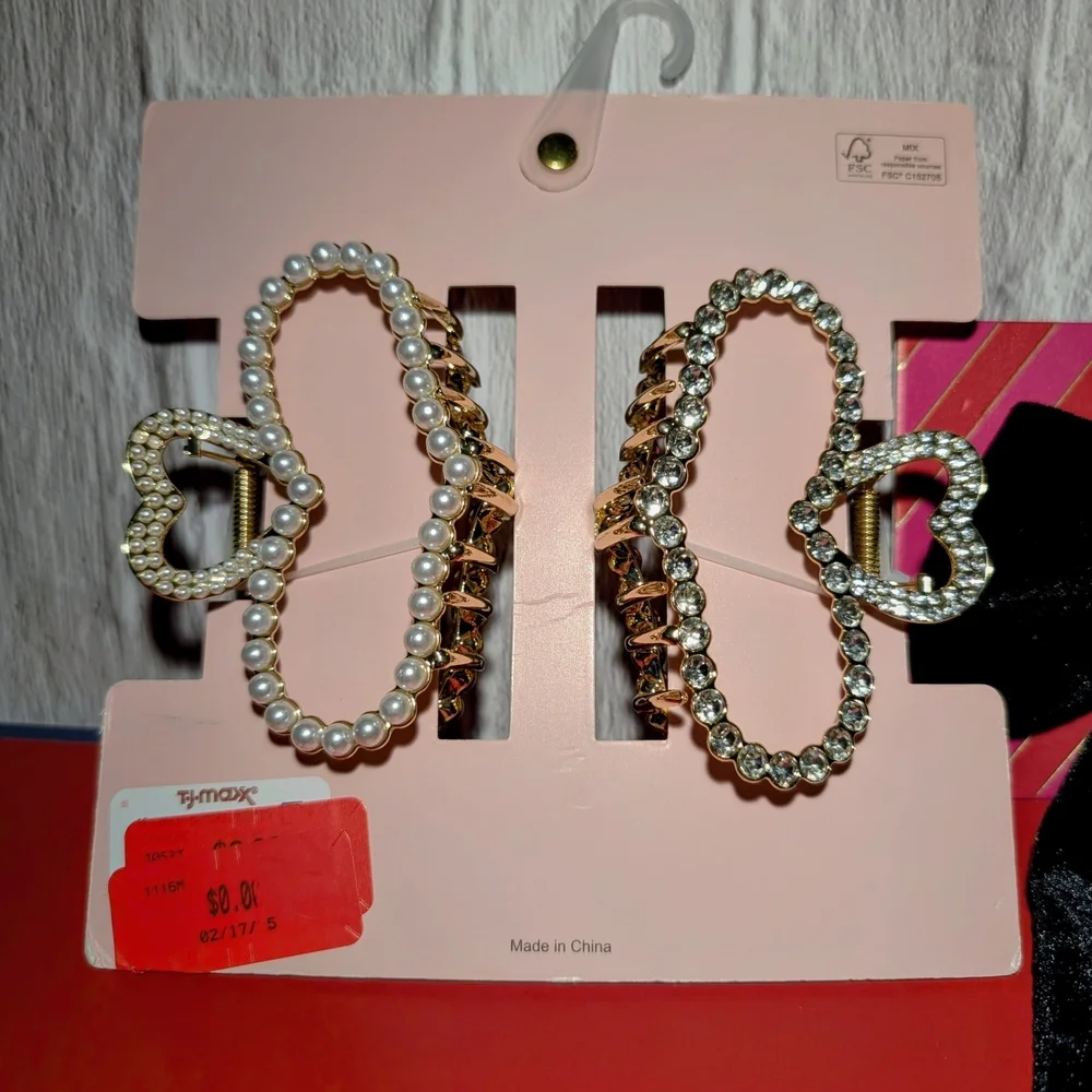 Piper K Hair Clips and Santa Bow Set ***NWT***. Santa Clip Is Removable